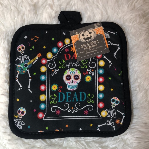 π Day of the Dead π 2 Oven Mitts π€ 2 Pot Holders π€ 1 Reusable Tote Bag π€ - Picture 4 of 4